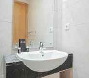 In-room Bathroom 3 Stunning 2Br Apartment At The Mansion Kemayoran Near Jiexpo