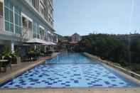 Swimming Pool Minimalist Studio Room Apartment At Taman Melati Jatinangor