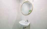 Toilet Kamar 7 Warm And Cozy Studio Evenciio Apartment Margonda Near Ui