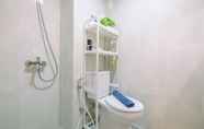 Toilet Kamar 6 Warm And Cozy Studio Evenciio Apartment Margonda Near Ui