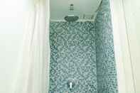 In-room Bathroom Cozy Living Studio Apartment At Aeropolis Residence