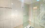 Toilet Kamar 7 Pleasant 2Br Apartment At Tamansari La Grande