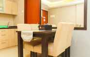 ห้องนอน 4 Strategic And Comfy 2Br Apartment At Thamrin Residence