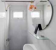 In-room Bathroom 7 Affordable Studio Apartment At Aeropolis Residence Near Soetta