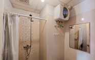 Toilet Kamar 2 Comfortable And Simply Studio At Serpong Greenview Apartment