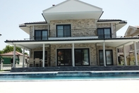 Swimming Pool Stunning 4-bed Villa Grey 4 Bedrooms Private Pool