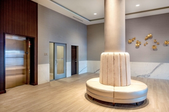 Sảnh chờ 4 SpringHill Suites by Marriott Boston Logan Airport Revere Beach