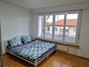 Kamar Tidur 4 Entire Flat Close to Airport, Train, Center for 7