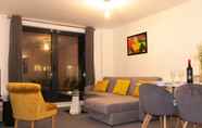 Ruang Umum 3 Livestay - Chic One Bed Apartment Near Heathrow