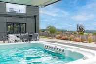 Swimming Pool Huxham View - A Luxurious Family Retreat With Swim Spa Cinema Gym and Pool Table