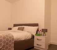 Kamar Tidur 5 Livestay - 3 bed Apt With Balcony Near Heathrow