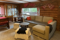 Ruang Umum Stunning 4-bed Chalet in Bran With Superb Panorama