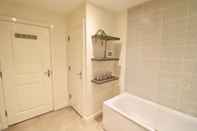 In-room Bathroom Lovely 2 Bedroom Apartment in Glasgow