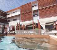 Swimming Pool 2 Cabana Blu Hotel & Suites