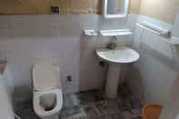 Toilet Kamar Al-Haider Hotel