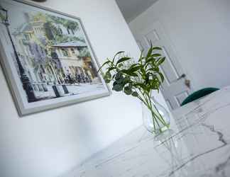 Lobby 2 Modern Townhouse Apartment in Stratford Upon Avon With Wifi & Netflix