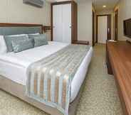 Kamar Tidur 5 Royal Sweet Hotel