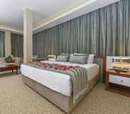 Kamar Tidur 4 Royal Sweet Hotel