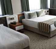 Kamar Tidur 6 Royal Sweet Hotel