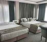 Kamar Tidur 7 Royal Sweet Hotel