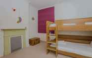 Kamar Tidur 4 Bright and Airy 3 Bedroom Maisonette in South London