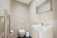 Phòng tắm bên trong Three Bedroom Apartment in Hoxton