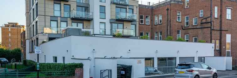 Exterior Three Bedroom Apartment in Hoxton