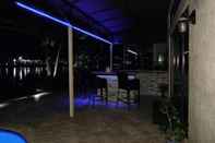 Bar, Kafe, dan Lounge 5 Bedroom Luxe Villa on Deep Water Intracoastal