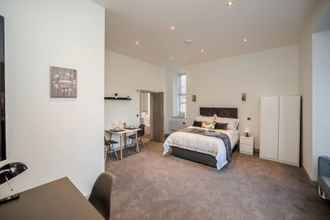 Bedroom 4 Exquisite Serviced Studio With Private Parking