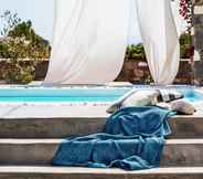 Swimming Pool 2 Villa Fuster in Paros