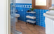 In-room Bathroom 2 Le Dimore di Nettuno 3 With Pool