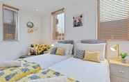 Kamar Tidur 3 Urban Heights - two Bedroom two Bathroom Loft Style Apartment - Fast Wifi