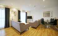 Common Space 2 Modern 2 Bed Apartment With Juliet Balcony - DHB Stays