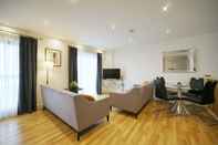 Common Space Modern 2 Bed Apartment With Juliet Balcony - DHB Stays