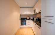 Phòng ngủ 5 Impeccable 1-bed Apartment in London City