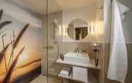 In-room Bathroom 2 Styles Hotel Karlsruhe Messe