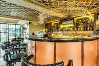 Bar, Kafe, dan Lounge 6Av 705 - Luxury Condo in Surin Beach Rooftop bar Pool and gym