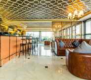 Bar, Kafe, dan Lounge 3 6Av 218 - Surin Beach Studio Pool and gym