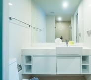 Toilet Kamar 4 Aristo 216 - Pool Access Duplex in Surin Condo for 4 People