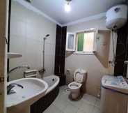 Toilet Kamar 5 Makseem Hotel