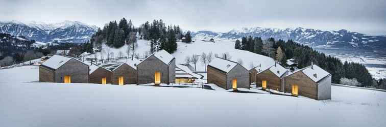 Bên ngoài Peterhof Chalets