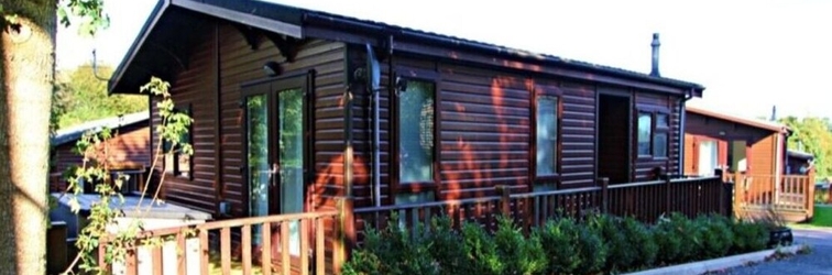 Exterior Brambles Holiday Lodges