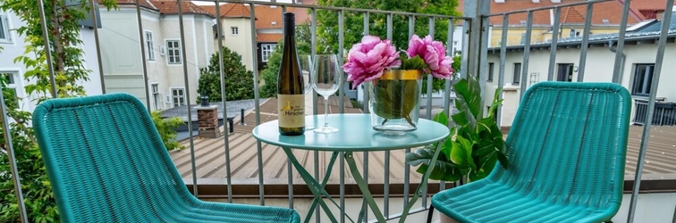Phòng ngủ Apartment With Terrace and King Bed in Krems City