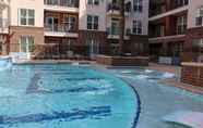 Swimming Pool 5 Modern 2BR Apartment Downtown Location