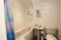 In-room Bathroom 43C Medmerry Park 2 Bedroom Chalet