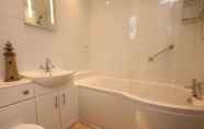 Phòng tắm bên trong 3 37A Medmerry Park 2 Bedroom Chalet
