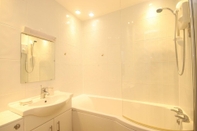 In-room Bathroom 11B Medmerry Park 2 Bedroom Chalet