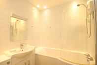 In-room Bathroom 11B Medmerry Park 2 Bedroom Chalet