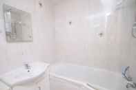 In-room Bathroom 41B Medmerry Park 2 Bedroom Chalet