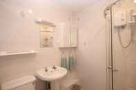 In-room Bathroom 7C Medmerry Park 2 Bedroom Chalet